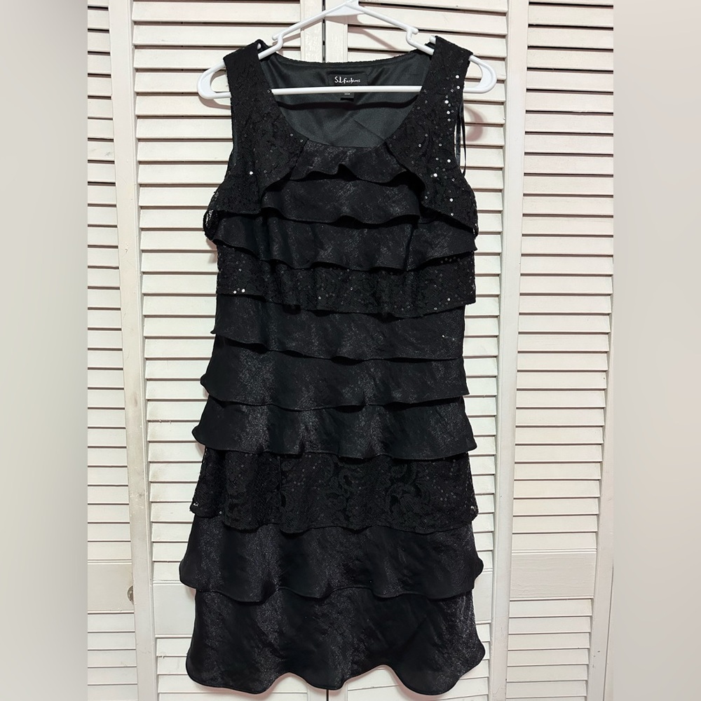 Short Black ruffle dress with sequin
